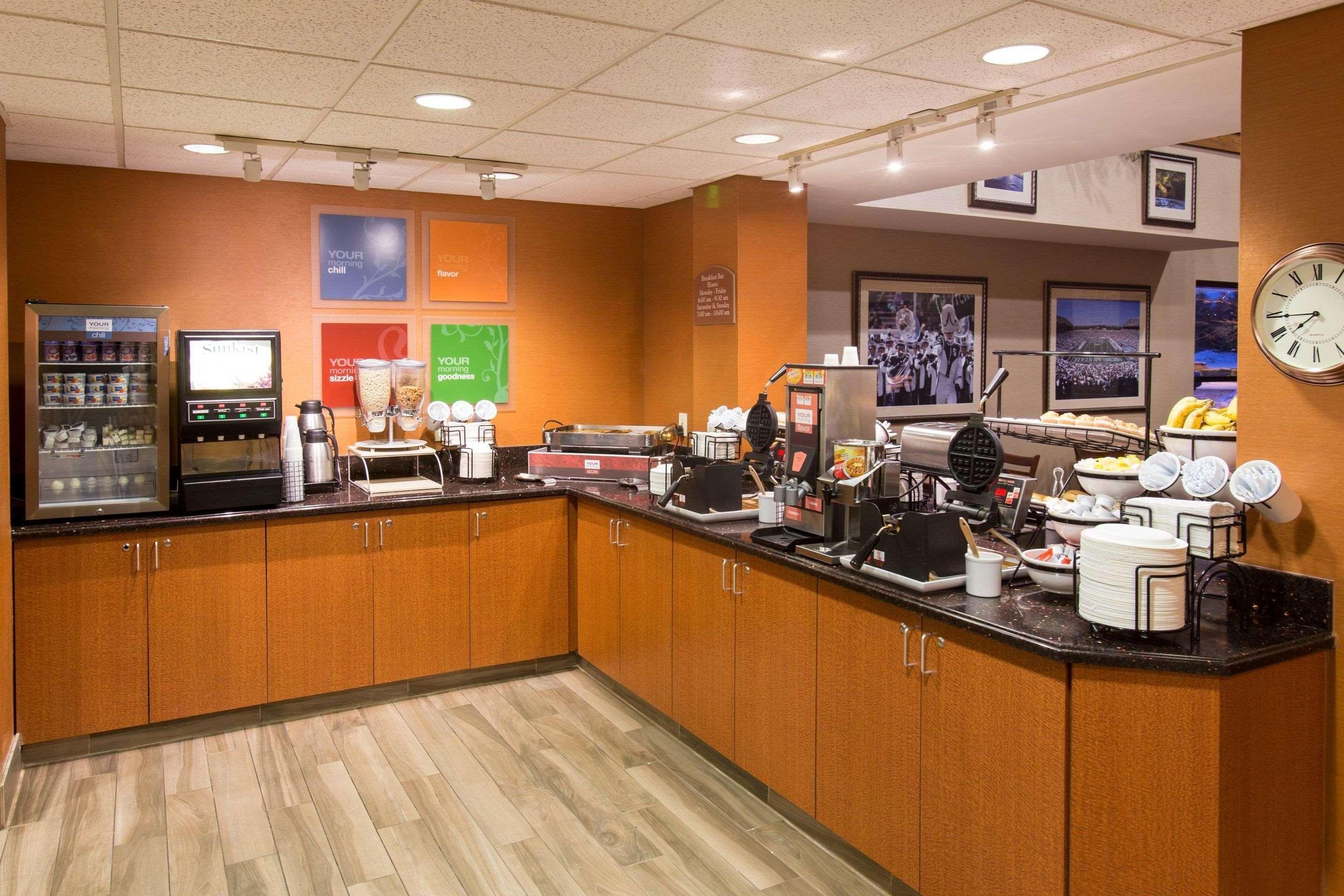 Comfort Inn Okemos - East Lansing Экстерьер фото